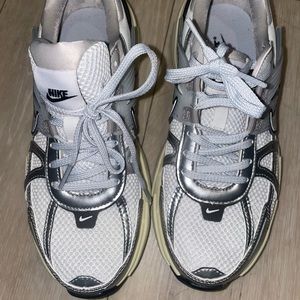 Nike V2k running shoes